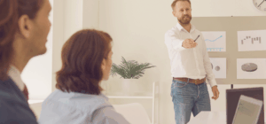 Principe de primauté des statuts sur les décisions des associés et les accords extra statutaire - conditions du mandat social des dirigeants de SAS